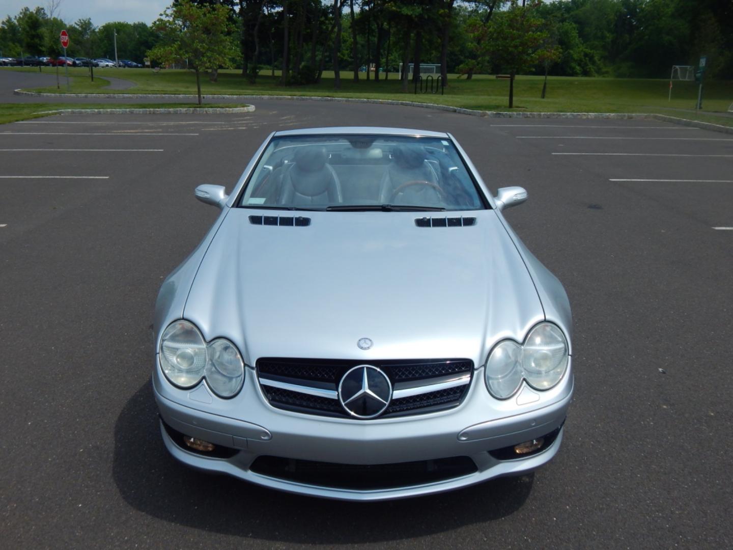 2005 brilliant silver metallic /Dark Gray leather Mercedes-Benz SL-Class sport (WDBSK76F15F) with an 5.5 Liter V12 Bi-turbo engine, 5 speed automatic transmission, located at 6528 Lower York Road, New Hope, PA, 18938, (215) 862-9555, 40.358707, -74.977882 - Here for sale is a Very clean 2005 Mercedes-Benz SL600 with sport package. Under the hood is a 5.5 liter Bi-turbo V12 making 493 horsepower and 590 foot pounds of torque. Its puts all that power to the rear wheels via a smooth shifting 5 speed automatic transmission. Features include; Dark Gray l - Photo#30